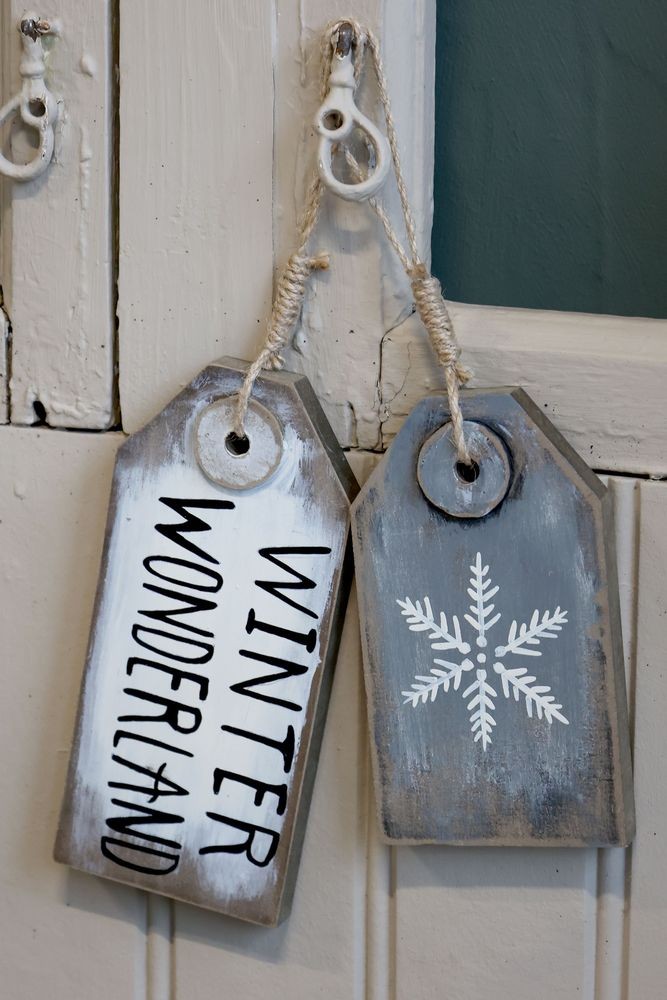 Bílá a šedá antik vánoční ozdoba cedulka Winter - 9*1,5*20 / 9*1,5*16 cm Chic Antique Bílá a šedá antik vánoční ozdoba cedulka Winter - 9*1,5*20 / 9*1,5*16 cm Chic Antique