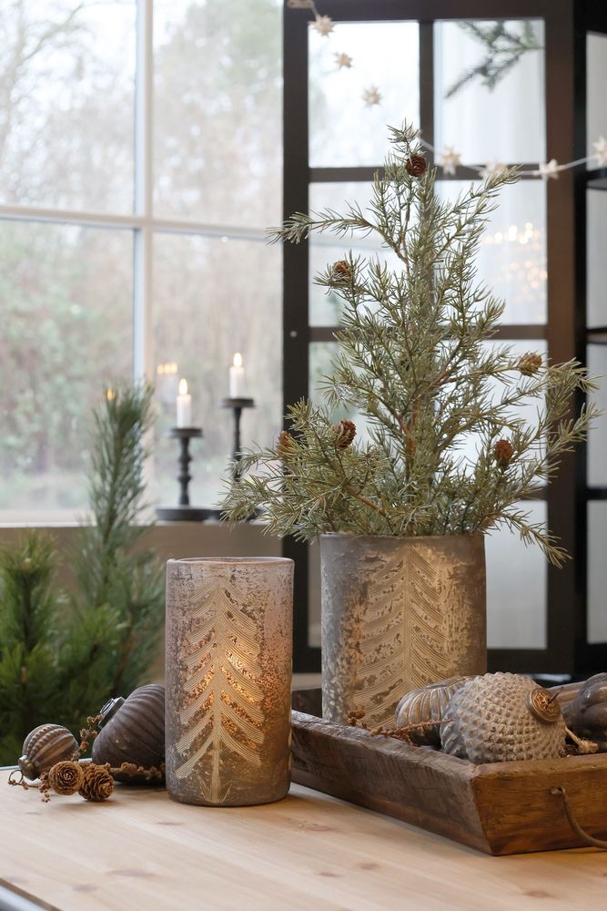 Zelený vánoční borovicový stromek v jutě a se šiškami Pine Tree - 60 cm Chic Antique Zelený vánoční borovicový stromek v jutě a se šiškami Pine Tree - 60 cm Chic Antique