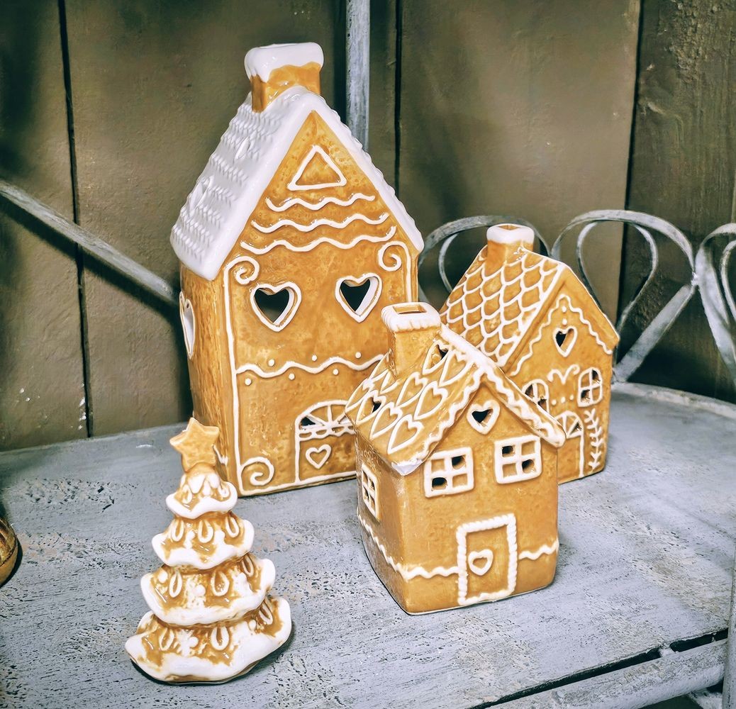 Perníková LED chaloupka Gingerbread Cott - 7*7*11cm Clayre & Eef Perníková LED chaloupka Gingerbread Cott - 7*7*11cm Clayre & Eef