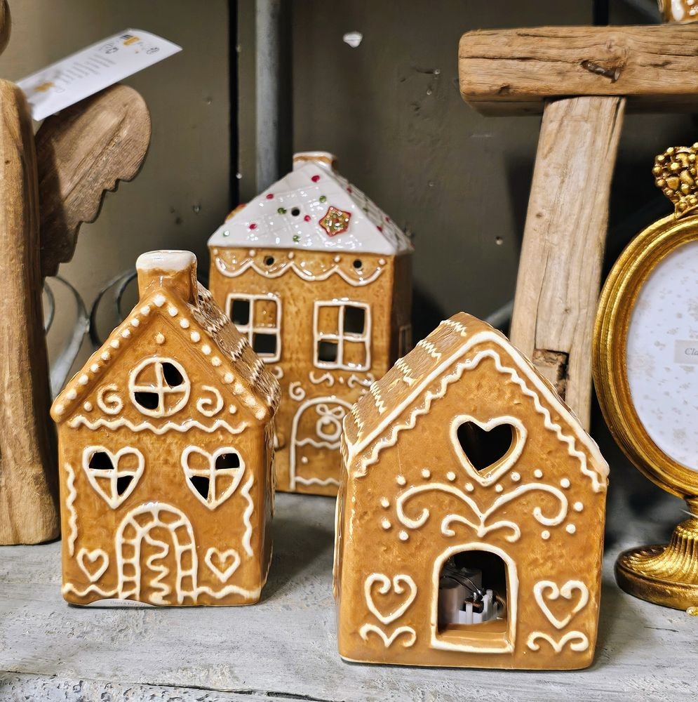 Perníková chaloupka na čajovou svíčku Gingerbread Cott - 9*7*16 cm Clayre & Eef Perníková chaloupka na čajovou svíčku Gingerbread Cott - 9*7*16 cm Clayre & Eef
