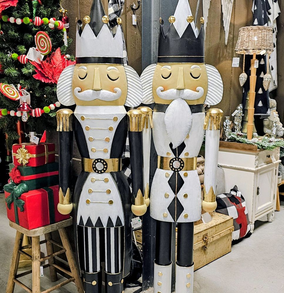 Červeno-zelený stojan na stromek ve tvaru dárků Christmas Gift - 28*26*48 cm Clayre & Eef Červeno-zelený stojan na stromek ve tvaru dárků Christmas Gift - 28*26*48 cm Clayre & Eef