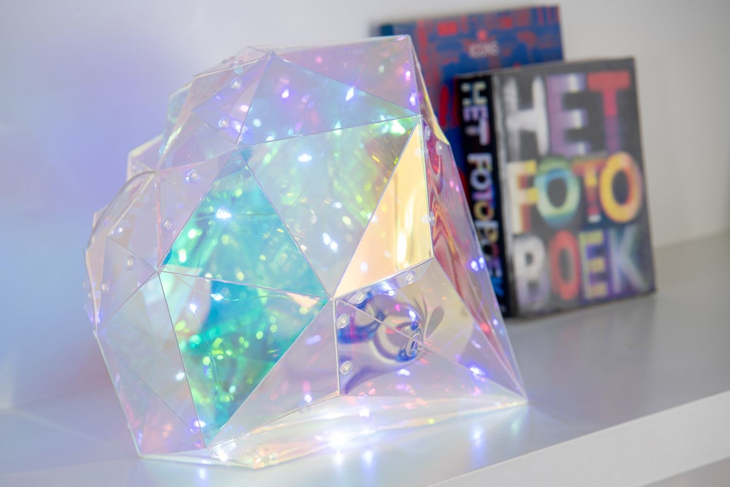 Průhledná lampička ve tvaru diamantu Diamond Led - 40*40*40 cm J-Line by Jolipa Průhledná lampička ve tvaru diamantu Diamond Led - 40*40*40 cm J-Line by Jolipa