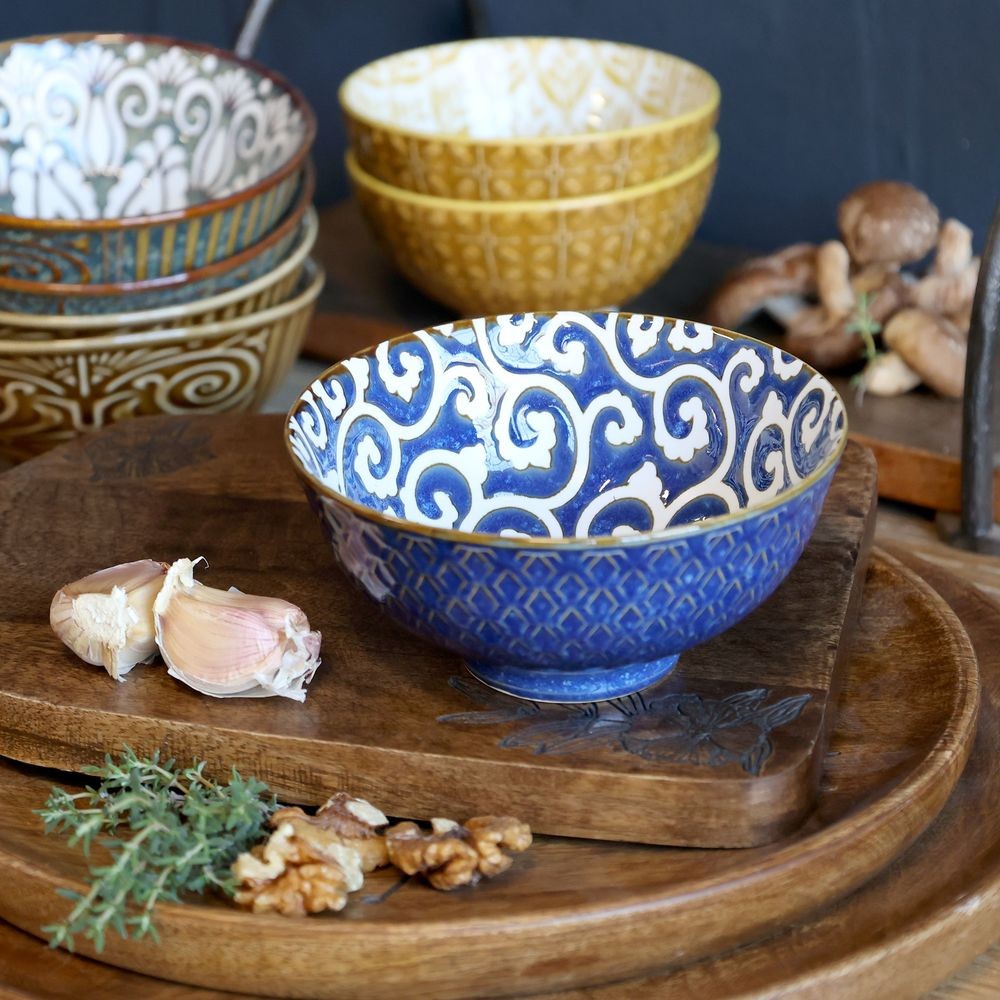 Modrá porcelánová miska s květy uvnitř Arés - Ø12*5,5 cm / 300ml Chic Antique Modrá porcelánová miska s květy uvnitř Arés - Ø12*5,5 cm / 300ml Chic Antique