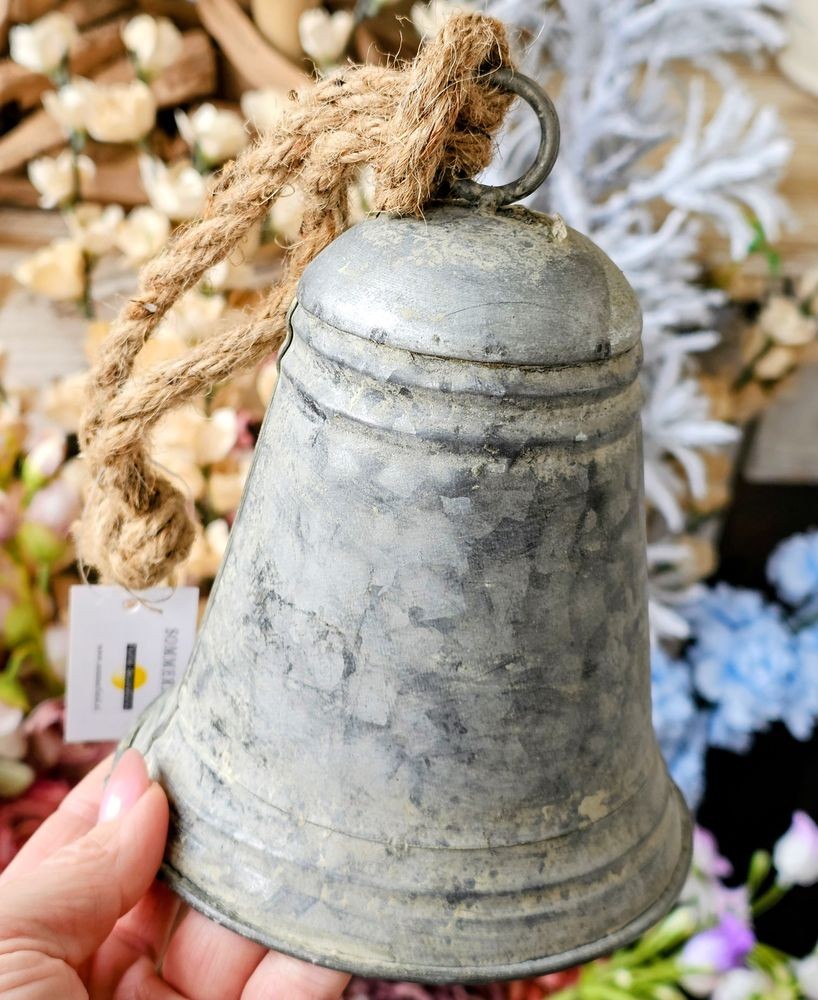 Zinkový antik veliký plechový zvonek se šňůrkou L - Ø 13*16 / 30 cm Sommerfield Zinkový antik veliký plechový zvonek se šňůrkou L - Ø 13*16 / 30 cm Sommerfield