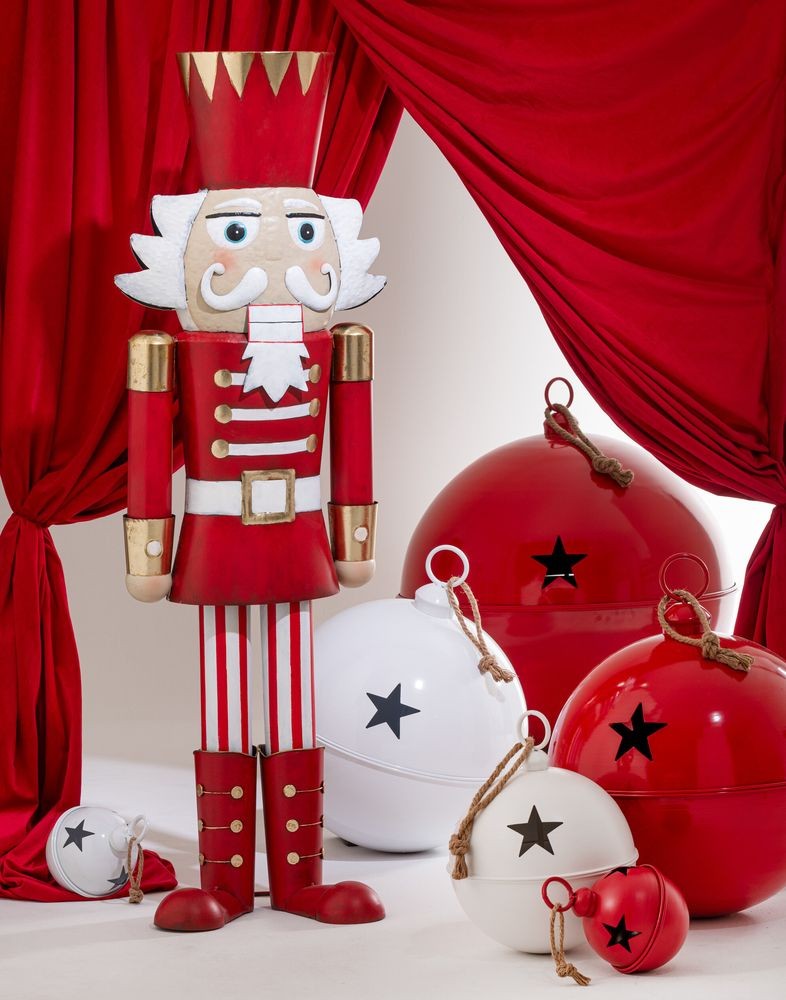 Bílá závěsná kovová ozdoba rolnička Baub Xmas S - Ø 16*26 cm J-Line by Jolipa Bílá závěsná kovová ozdoba rolnička Baub Xmas S - Ø 16*26 cm J-Line by Jolipa