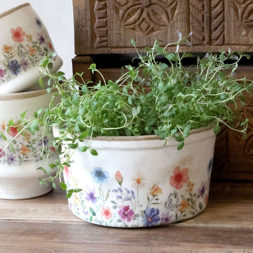 Béžový antik keramický obal květináč s květy Fleurville - Ø 16*9,5 cm Chic Antique Béžový antik keramický obal květináč s květy Fleurville - Ø 16*9,5 cm Chic Antique