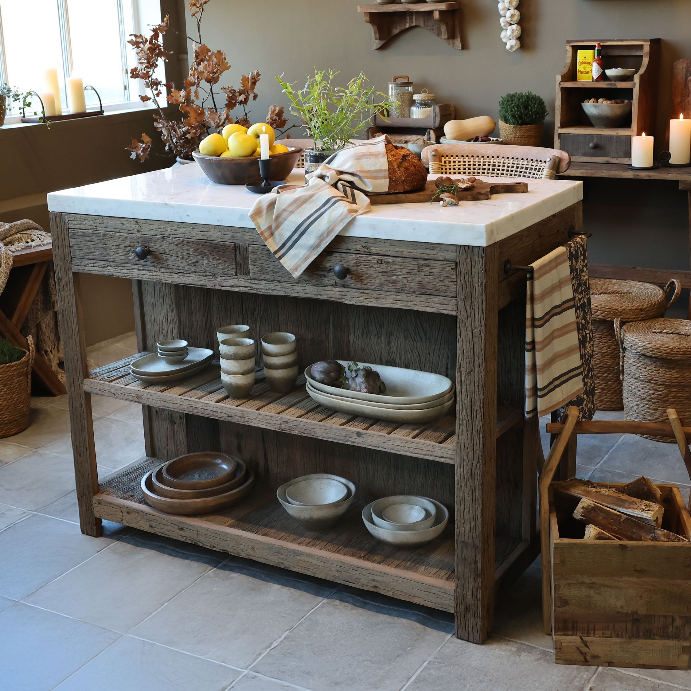 Hnědý antik servírovací stůl s mramorovou deskou Grimaud - 120*60*97 cm Chic Antique Hnědý antik servírovací stůl s mramorovou deskou Grimaud - 120*60*97 cm Chic Antique