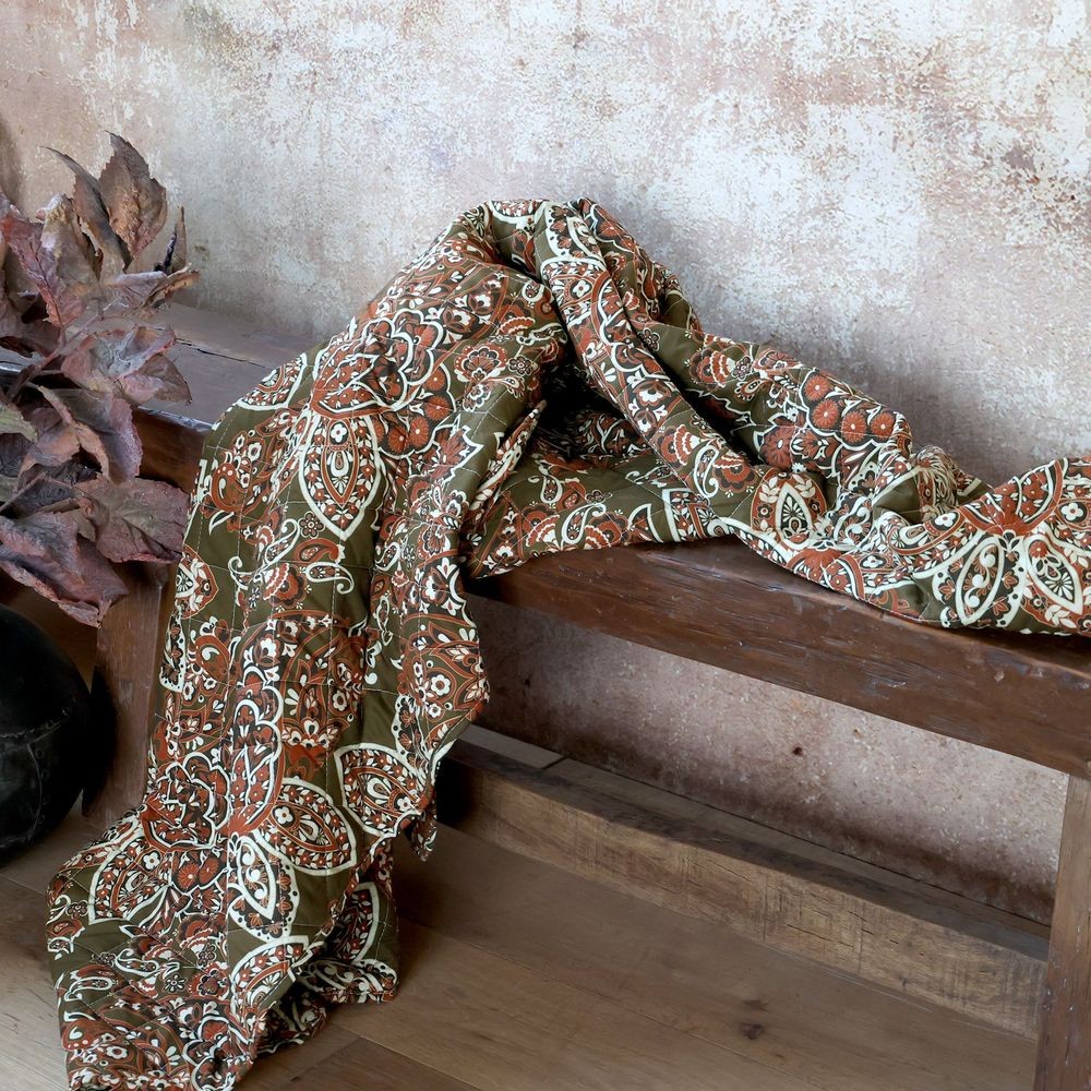 Zelený prošívaný bavlněný přehoz s Paisley vzorem Aix Quilt - 130*180 cm Chic Antique Zelený prošívaný bavlněný přehoz s Paisley vzorem Aix Quilt - 130*180 cm Chic Antique