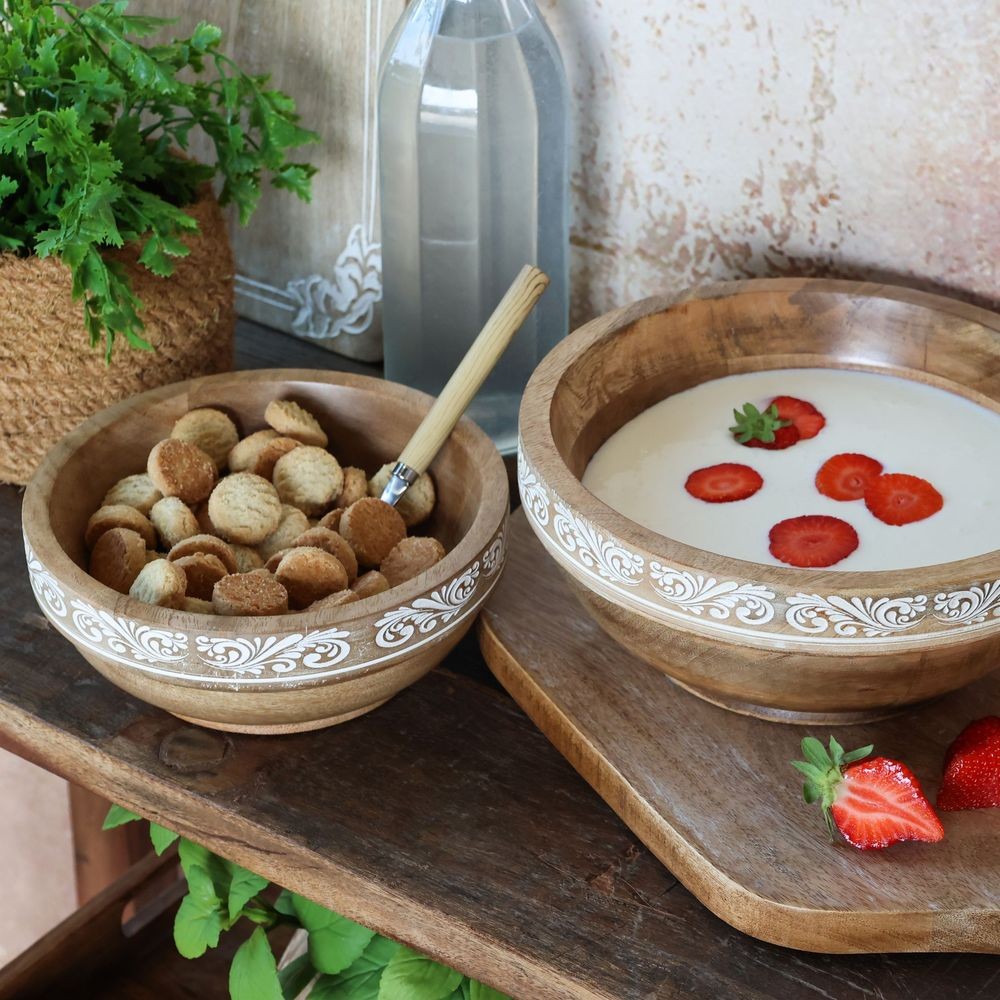 Dřevěná miska z mangového dřeva s řezbami Tours - Ø 20*9 cm / 900ml Chic Antique Dřevěná miska z mangového dřeva s řezbami Tours - Ø 20*9 cm / 900ml Chic Antique