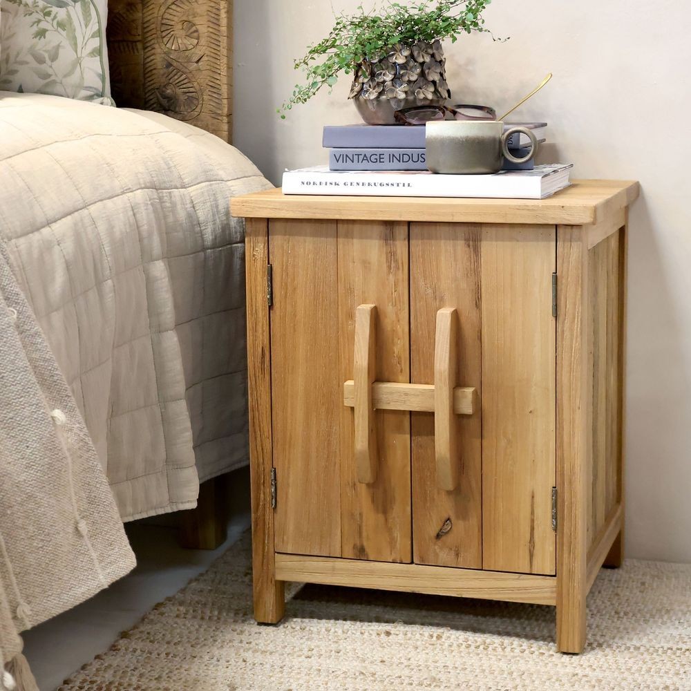 Přírodní dřevěná skříňka se 2 dvířky Chennia - 45*40*55 cm Chic Antique Přírodní dřevěná skříňka se 2 dvířky Chennia - 45*40*55 cm Chic Antique