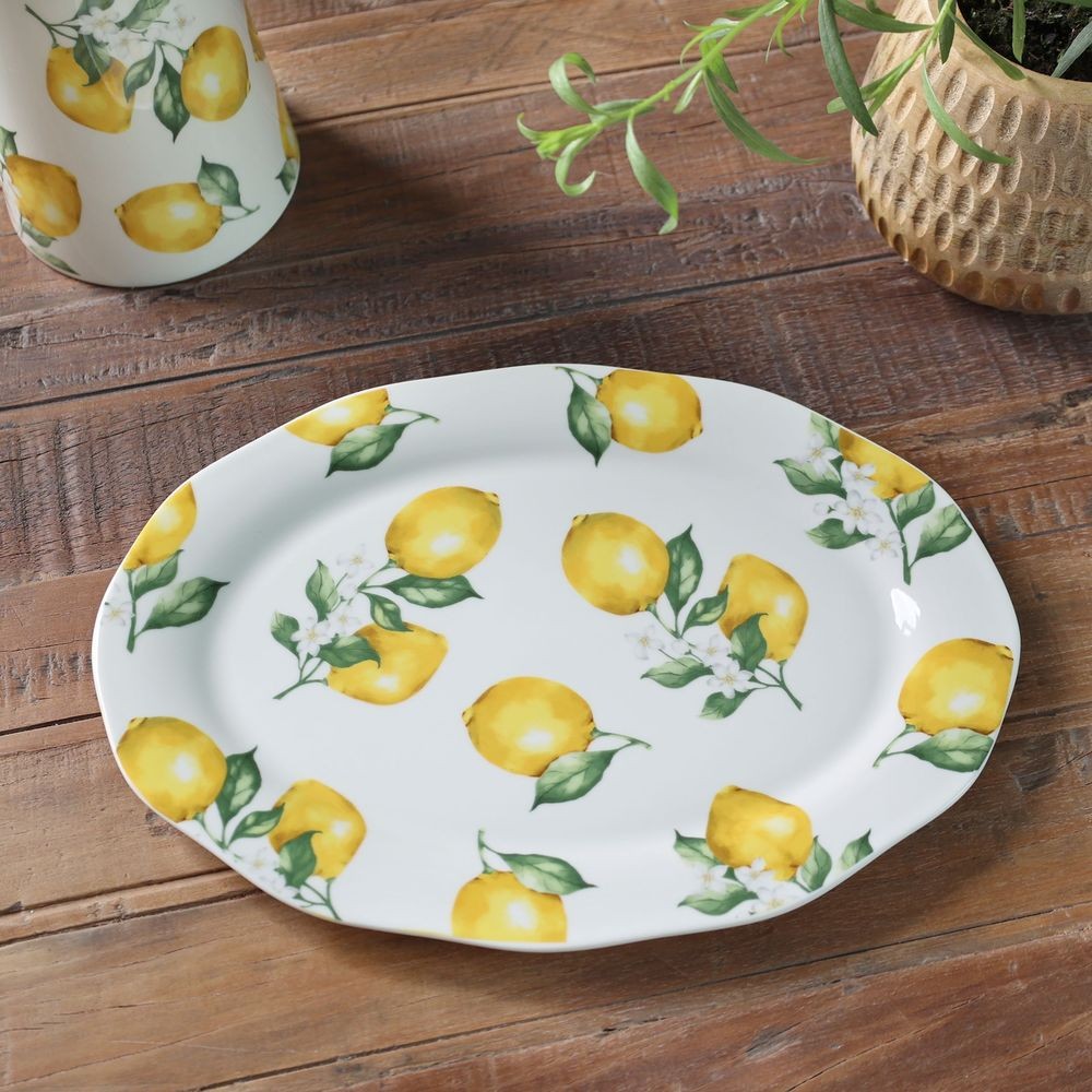 Porcelánový servírovací tác s citróny Maison Limone Blossom - 30*22*1,5 cm Chic Antique Porcelánový servírovací tác s citróny Maison Limone Blossom - 30*22*1,5 cm Chic Antique