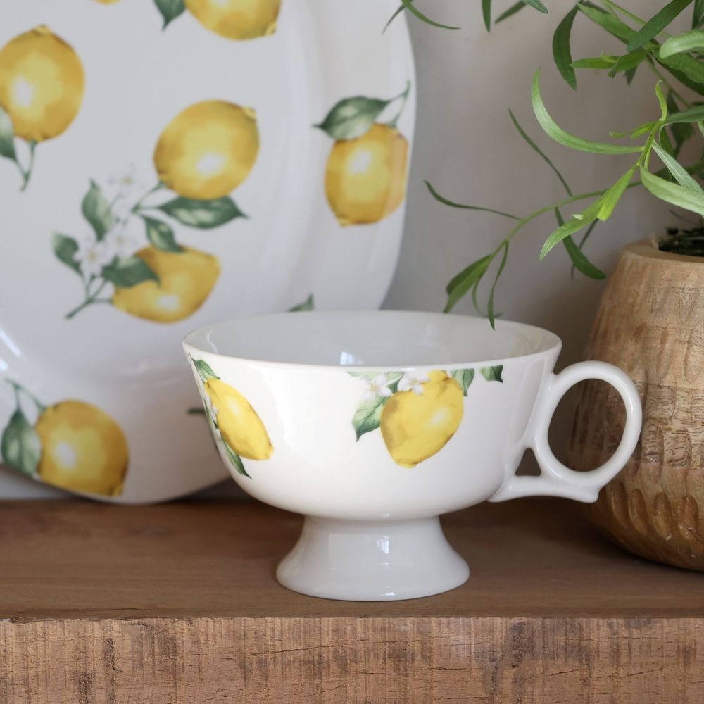 Porcelánový hrnek s citróny Maison Limone Blossom - 12*8 cm / 310ml Chic Antique Porcelánový hrnek s citróny Maison Limone Blossom - 12*8 cm / 310ml Chic Antique