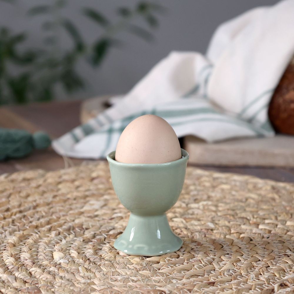 Zelený porcelánový kalíšek na vajíčko s krajkou Provence lace verte - 5*6 cm Chic Antique Zelený porcelánový kalíšek na vajíčko s krajkou Provence lace verte - 5*6 cm Chic Antique