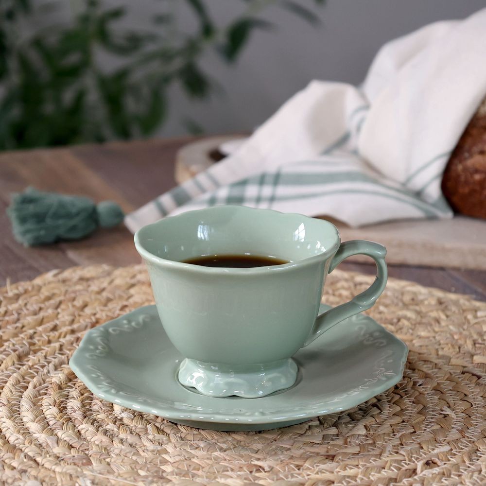 Zelený porcelánový šálek s podšálkem Provence lace verte - 9,5 cm / 180 ml Chic Antique Zelený porcelánový šálek s podšálkem Provence lace verte - 9,5 cm / 180 ml Chic Antique
