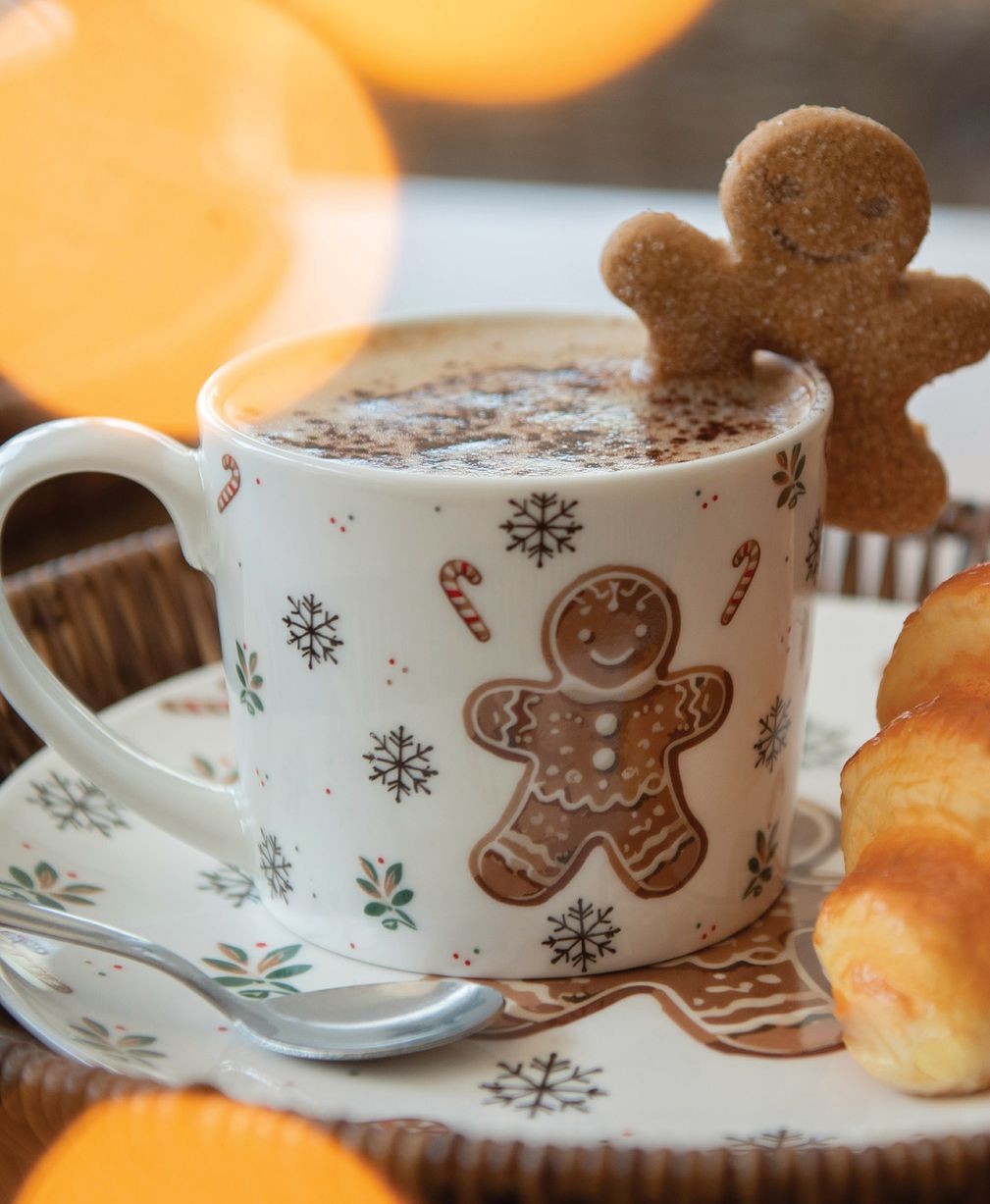 Bílý porcelánový hrnek s perníčkem Gingerbread Magic - 12*8*7 cm / 275 ml Clayre & Eef Bílý porcelánový hrnek s perníčkem Gingerbread Magic - 12*8*7 cm / 275 ml Clayre & Eef