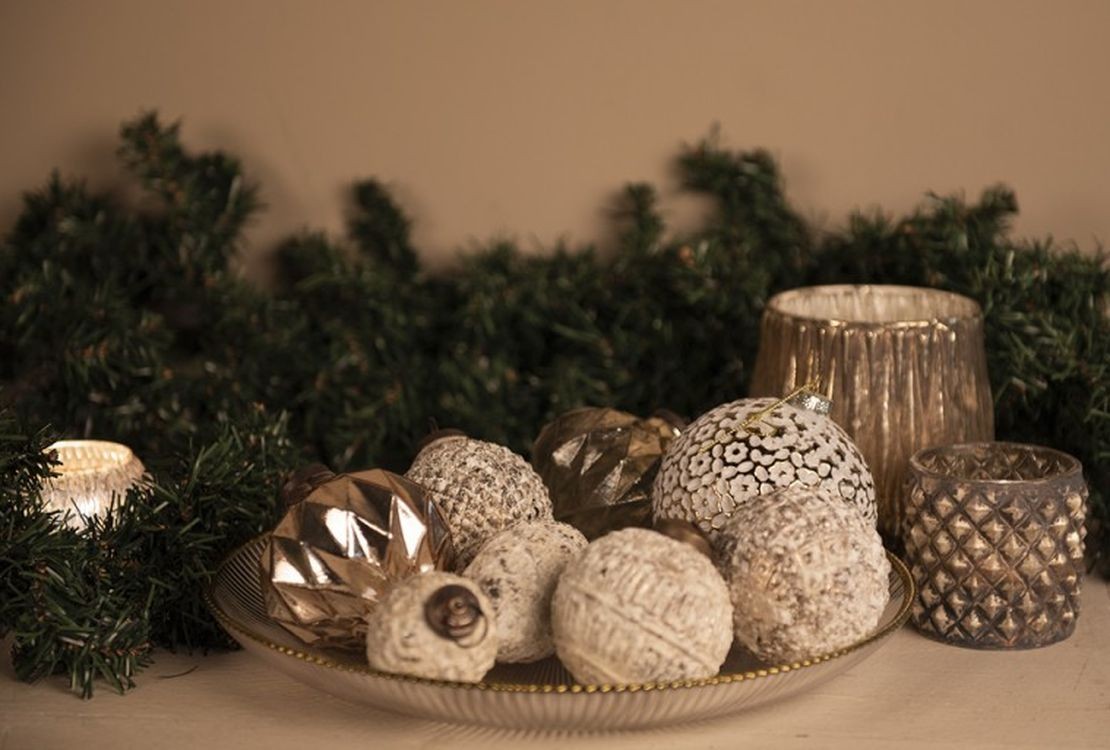 Růžová antik skleněná vánoční ozdoba baňka - Ø 11*15 cm Clayre & Eef Růžová antik skleněná vánoční ozdoba baňka - Ø 11*15 cm Clayre & Eef
