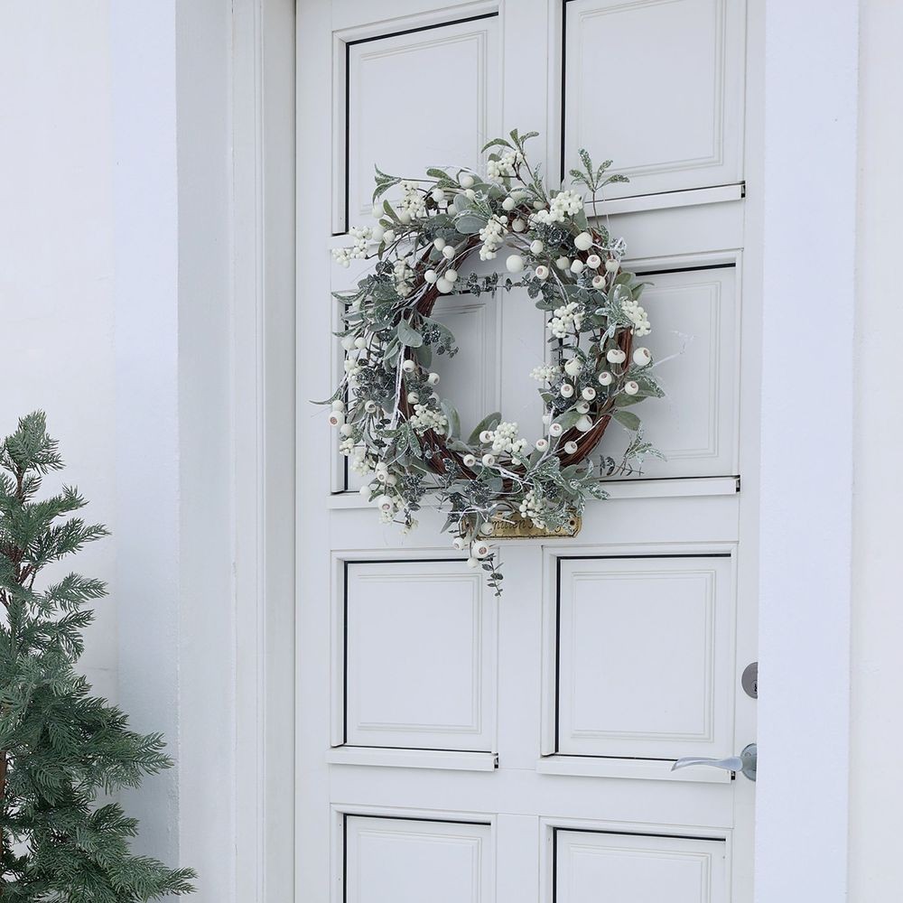 Vánoční dekorativní věnec s bobulemi a sněhem Snow - Ø 45 cm Chic Antique Vánoční dekorativní věnec s bobulemi a sněhem Snow - Ø 45 cm Chic Antique