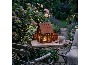 Rezavý svícen ve tvaru domku Rustic Charm - 12*12*20 cm
