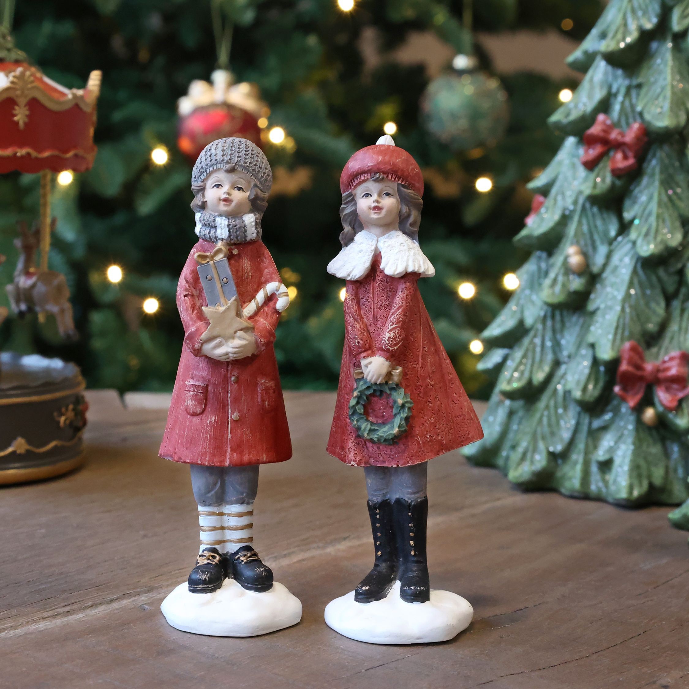 Retro vánoční dekorace 2026 Červené retro vánoční figurky chlapce a dívky Noël