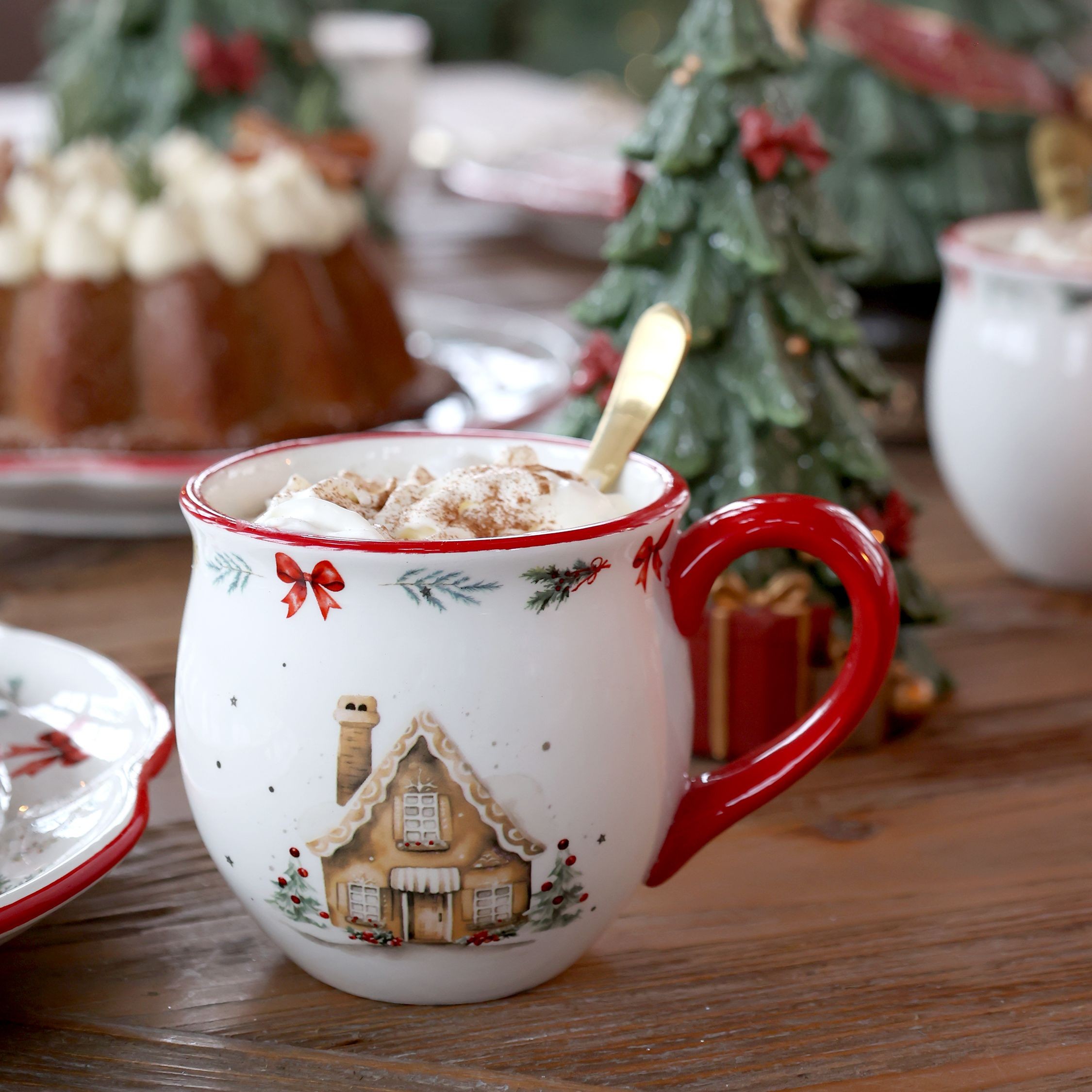Vánoční keramický hrnek Chalet de Noël – Ø 10*9,5 cm / 430ml Chic Antique Vánoční keramický hrnek Chalet de Noël – Ø 10*9,5 cm / 430ml Chic Antique