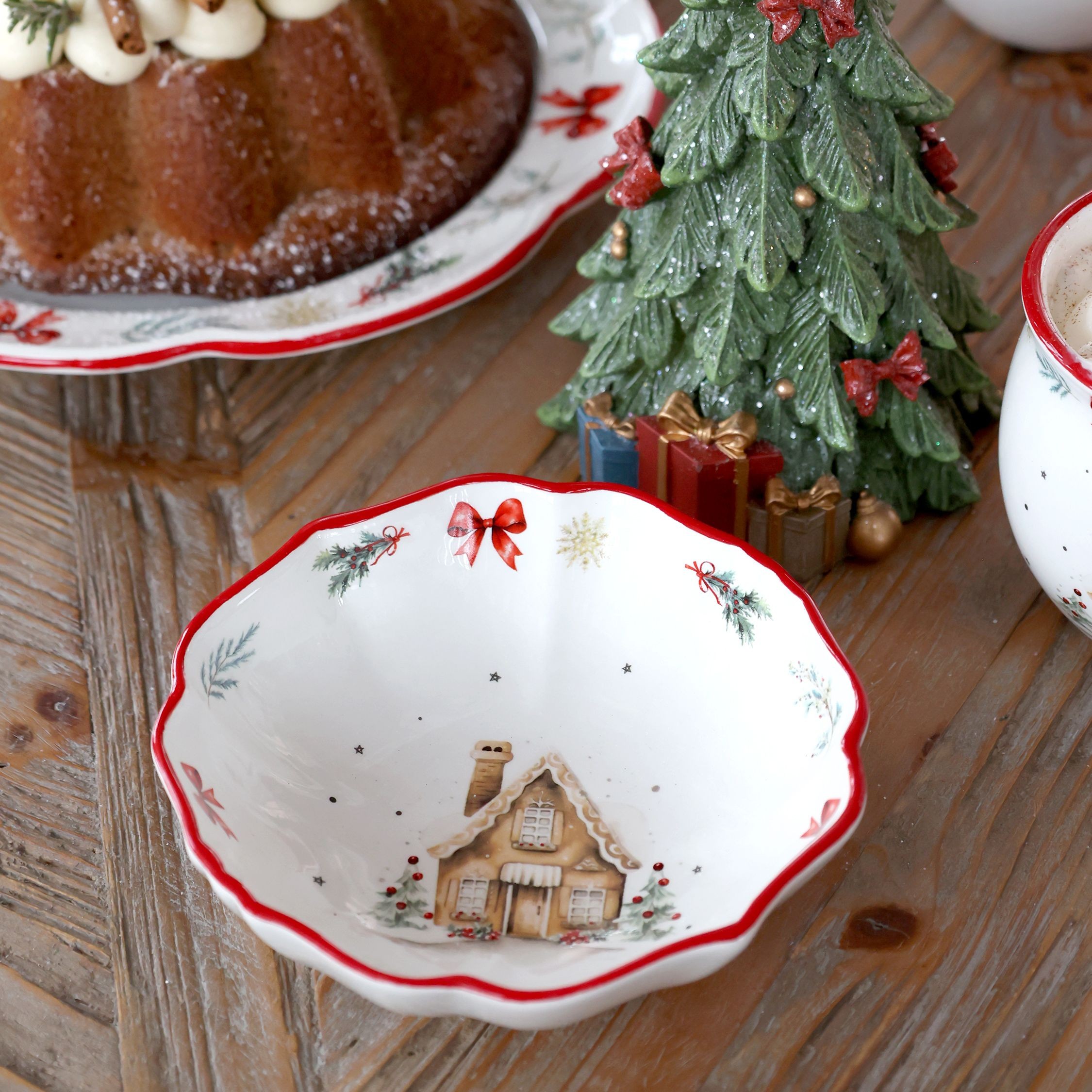 Vánoční keramická miska Chalet de Noël – Ø 14*4,5 cm / 300ml Chic Antique Vánoční keramická miska Chalet de Noël – Ø 14*4,5 cm / 300ml Chic Antique