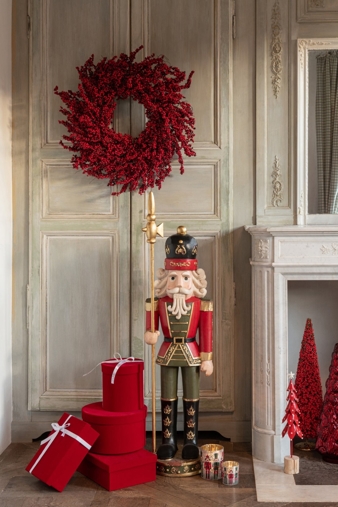 Venkovní antik vánoční dekorace louskáčka Nutcracker – 30*25*110 cm J-Line by Jolipa Venkovní antik vánoční dekorace louskáčka Nutcracker – 30*25*110 cm J-Line by Jolipa