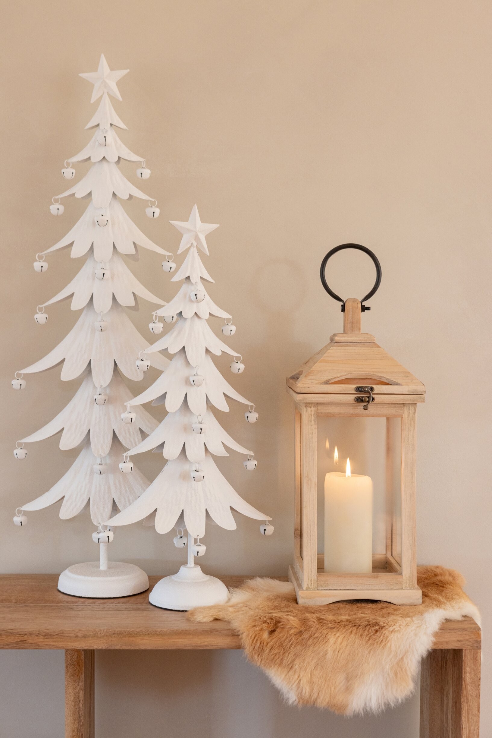 Bílý antik kovový stromek s rolničkami Christmas Tree L – 25*11*56 cm J-Line by Jolipa Bílý antik kovový stromek s rolničkami Christmas Tree L – 25*11*56 cm J-Line by Jolipa
