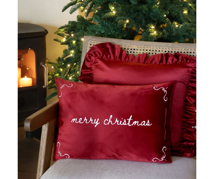 Červený sametový povlak na polštář Aix s výšivkou Merry Christmas – 50*35 cm Chic Antique