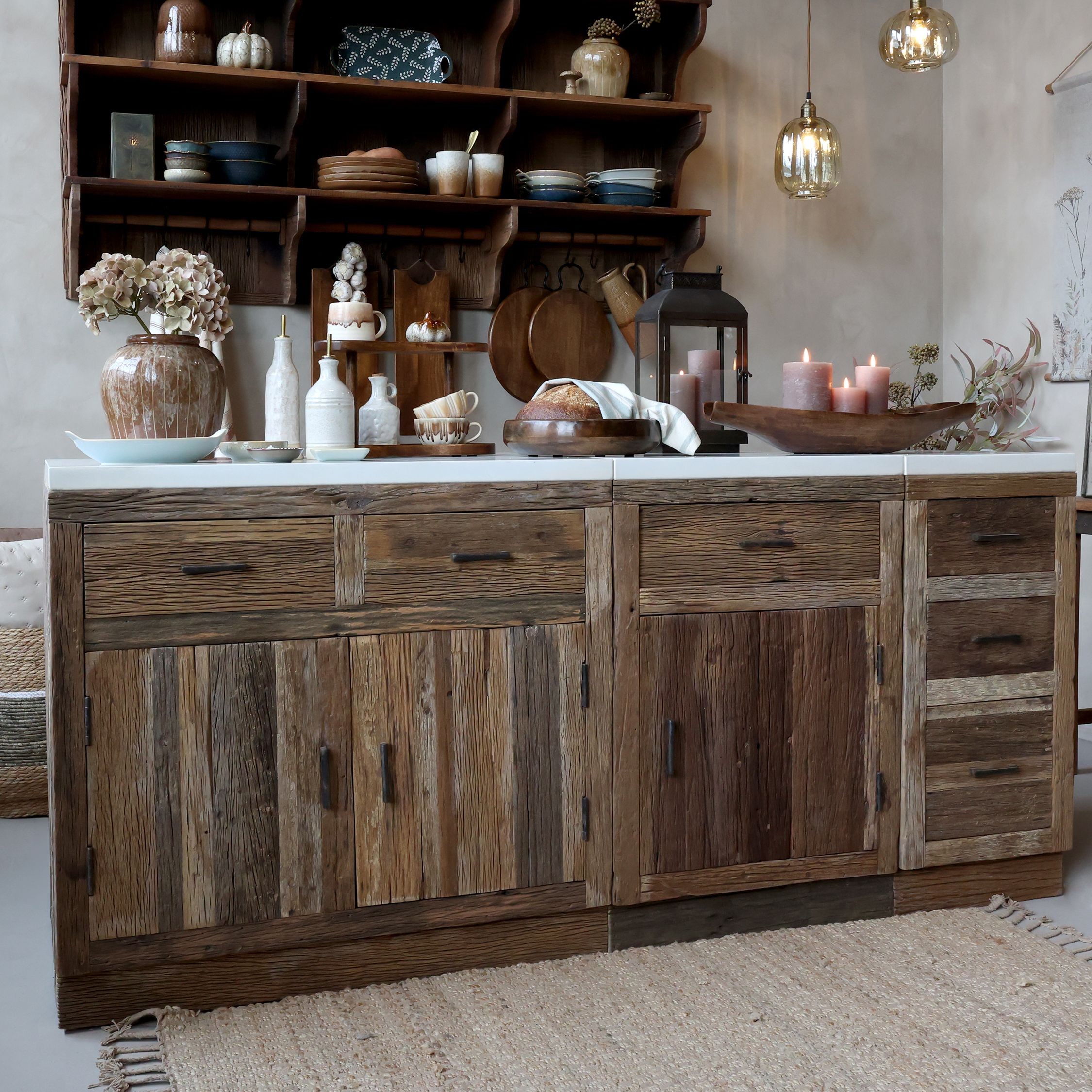 Hnědá antik komoda s mramorovou deskou Grimaud Kitchen – 95*60*97 cm Chic Antique Hnědá antik komoda s mramorovou deskou Grimaud Kitchen – 95*60*97 cm Chic Antique