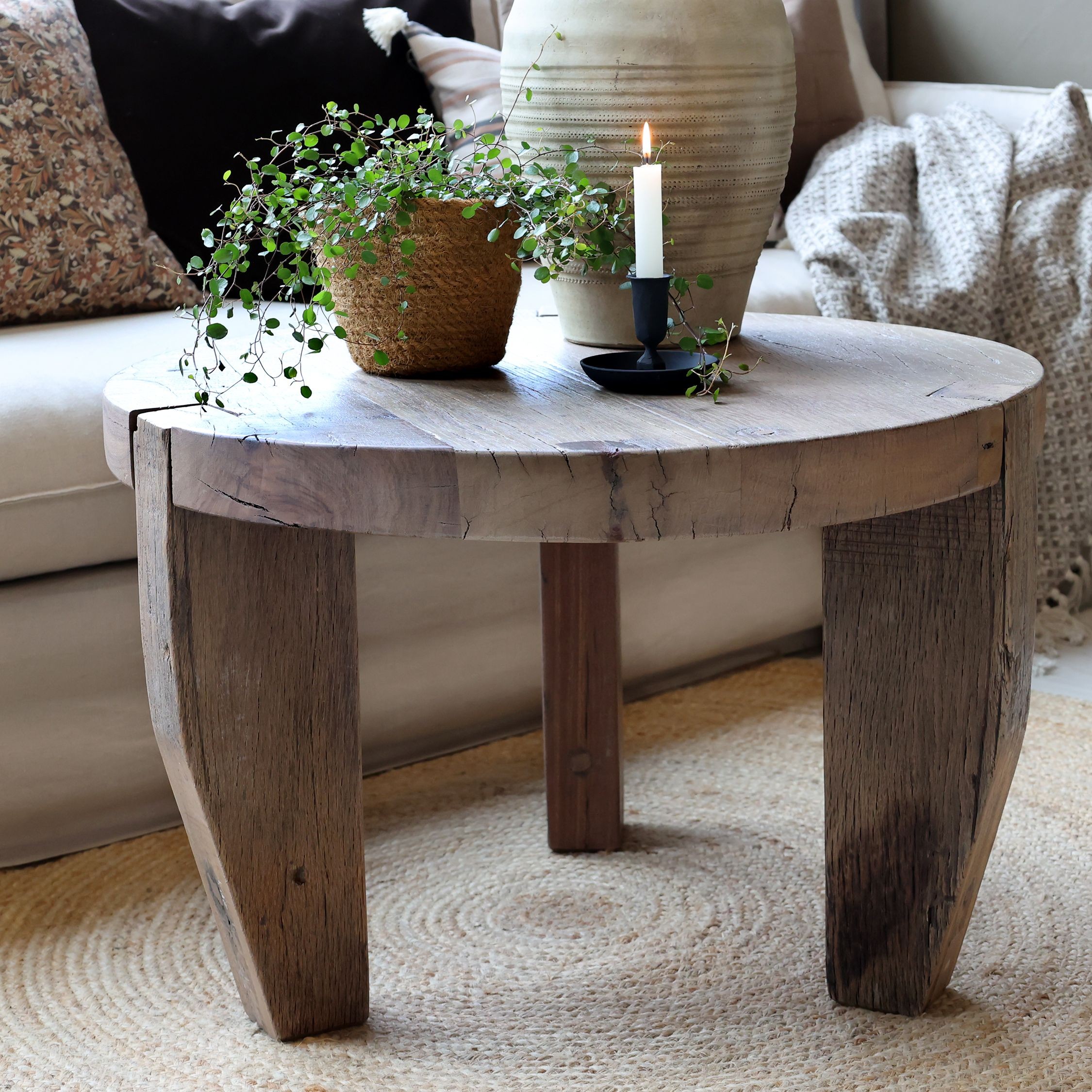 Konferenční stolek Grimaud z recyklovaného hnědého dřeva – Ø 72*48 cm Chic Antique Konferenční stolek Grimaud z recyklovaného hnědého dřeva – Ø 72*48 cm Chic Antique