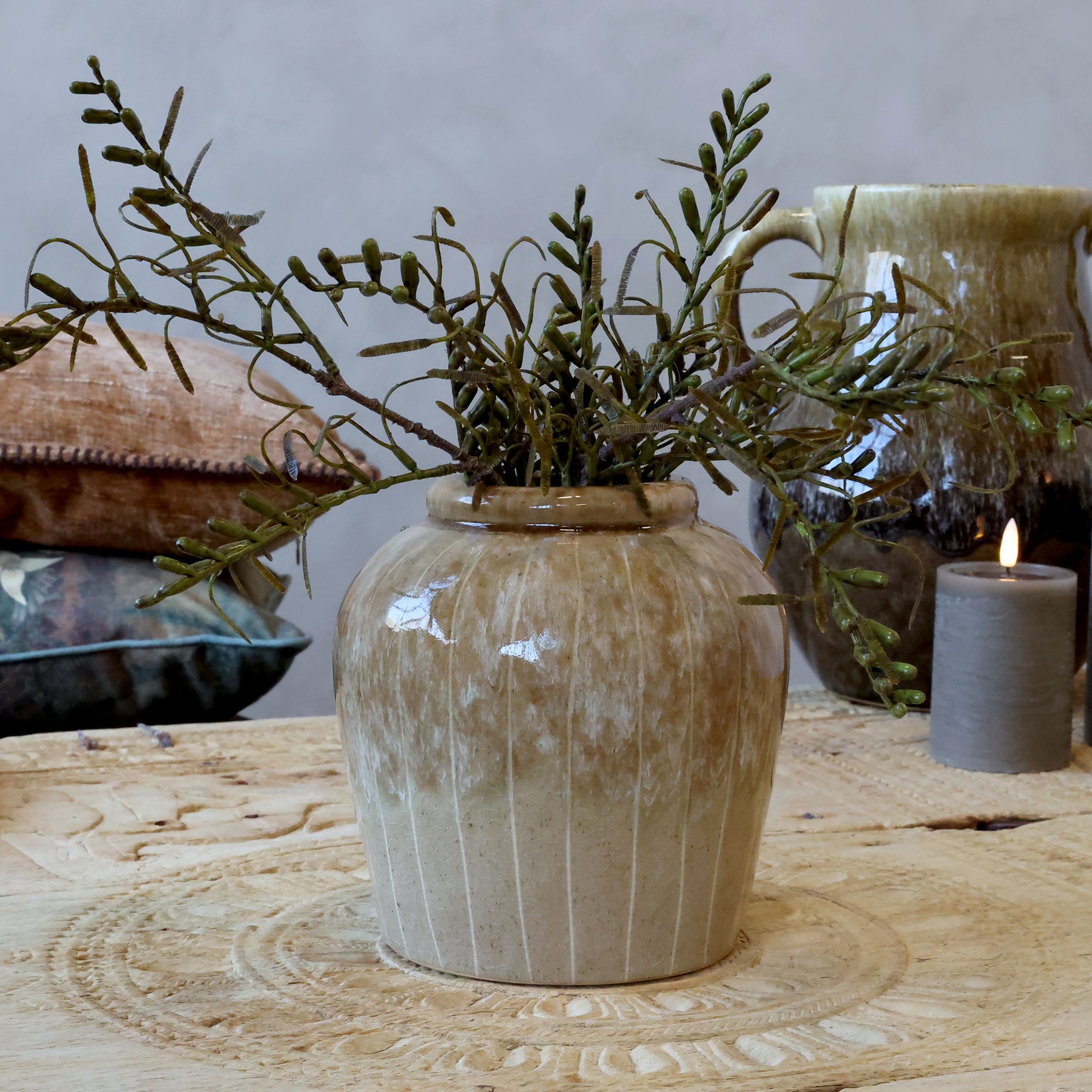 Hnědá kameninová váza s pruhy Nature – Ø 18*19 cm Chic Antique Hnědá kameninová váza s pruhy Nature – Ø 18*19 cm Chic Antique
