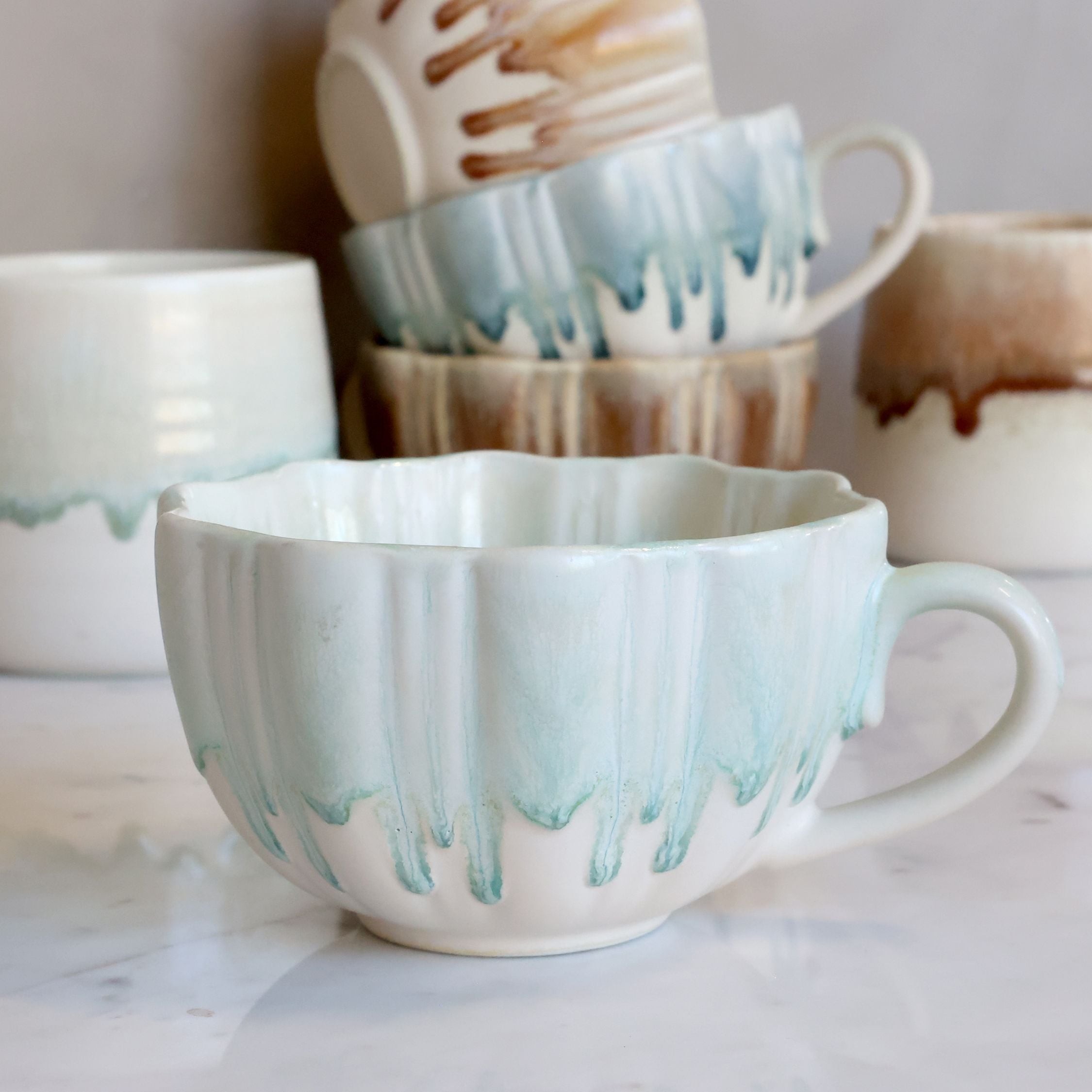 Porcelánový šálek se stékající glazurou New Bone China Green – Ø 11*6,5 cm Chic Antique Porcelánový šálek se stékající glazurou New Bone China Green – Ø 11*6,5 cm Chic Antique