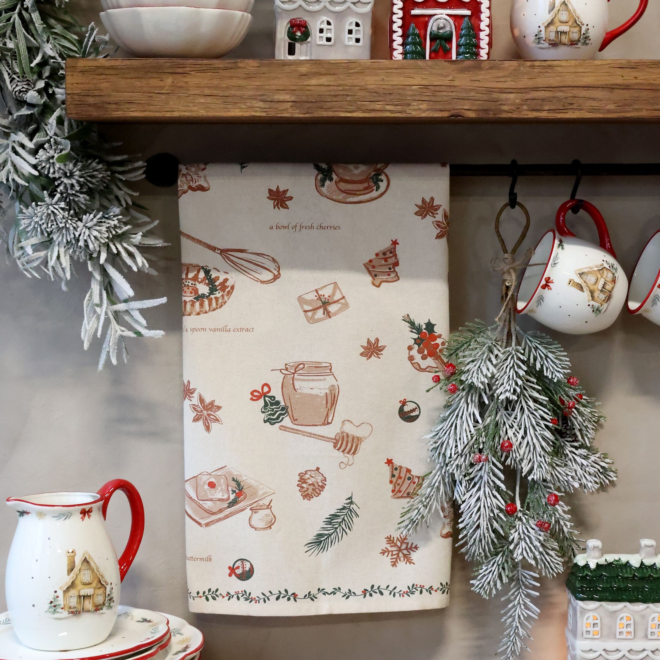 Béžová bavlněná utěrka Aix s potiskem vánočního pečení Chic Antique – 50*70 cm Chic Antique Béžová bavlněná utěrka Aix s potiskem vánočního pečení Chic Antique – 50*70 cm Chic Antique