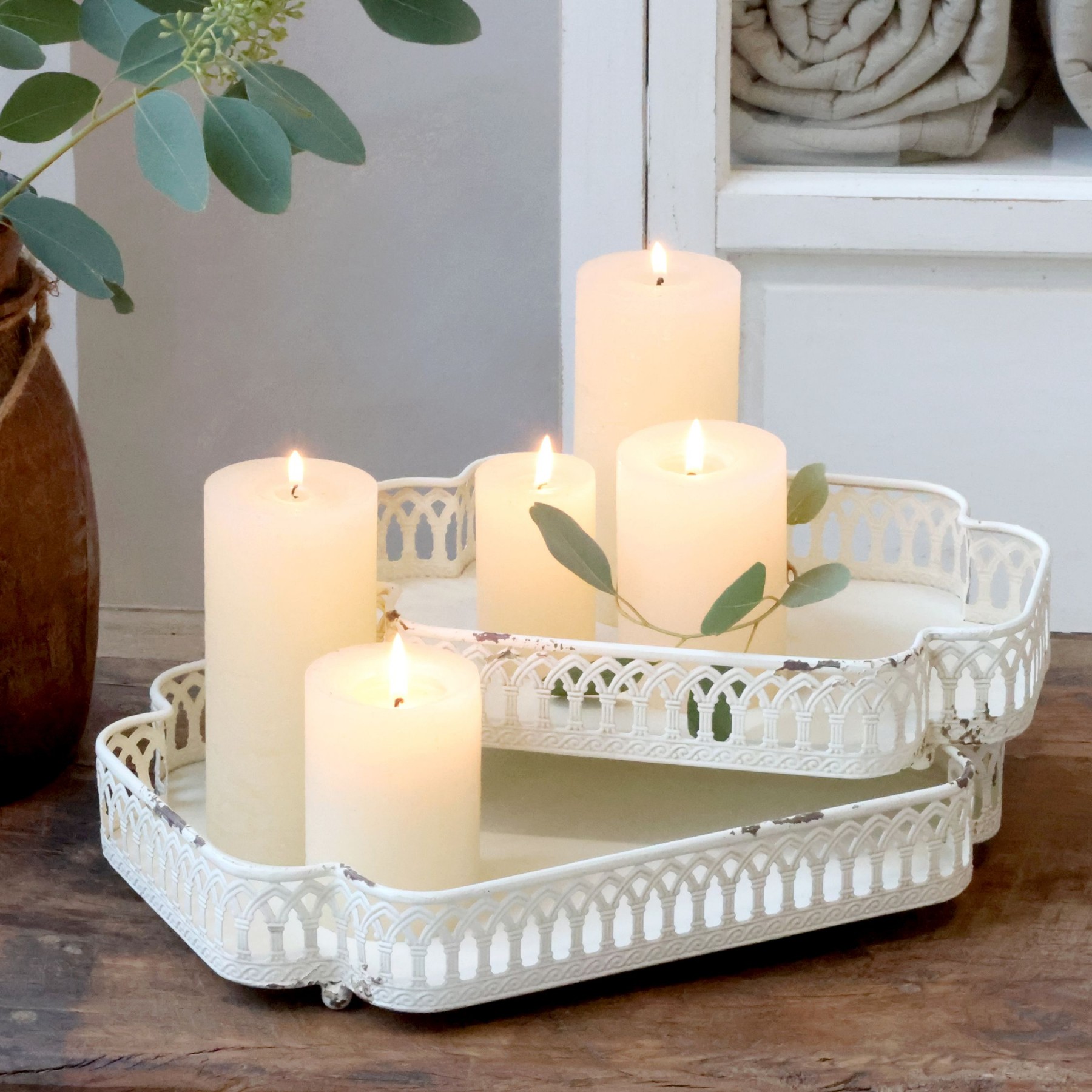 Sada 2ks kovových krémových táců s krajkovým okrajem Vintage Lace – 35*25*6 cm