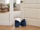 Modrá sametová zarážka do dveří ve tvaru mašle Bow blue – 24*10*16 cm Mars & More 