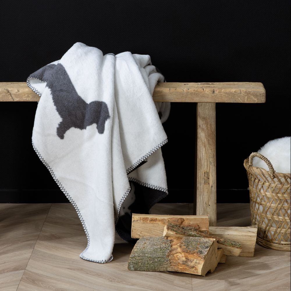 Bílo-šedý oboustranný pléd s jezevčíky Dachshund XL – 150*200*3 cm Mars & More Bílo-šedý oboustranný pléd s jezevčíky Dachshund XL – 150*200*3 cm Mars & More