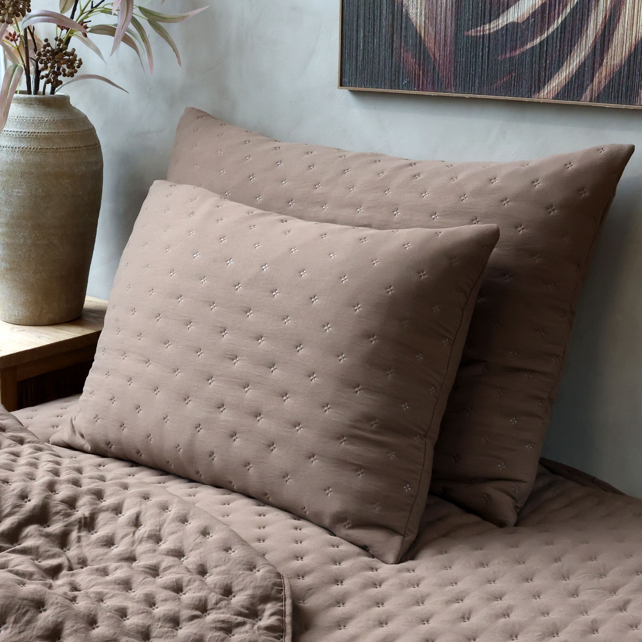 Měkký hnědý povlak na polštář Aix Soft – 70*50 cm Chic Antique Měkký hnědý povlak na polštář Aix Soft – 70*50 cm Chic Antique