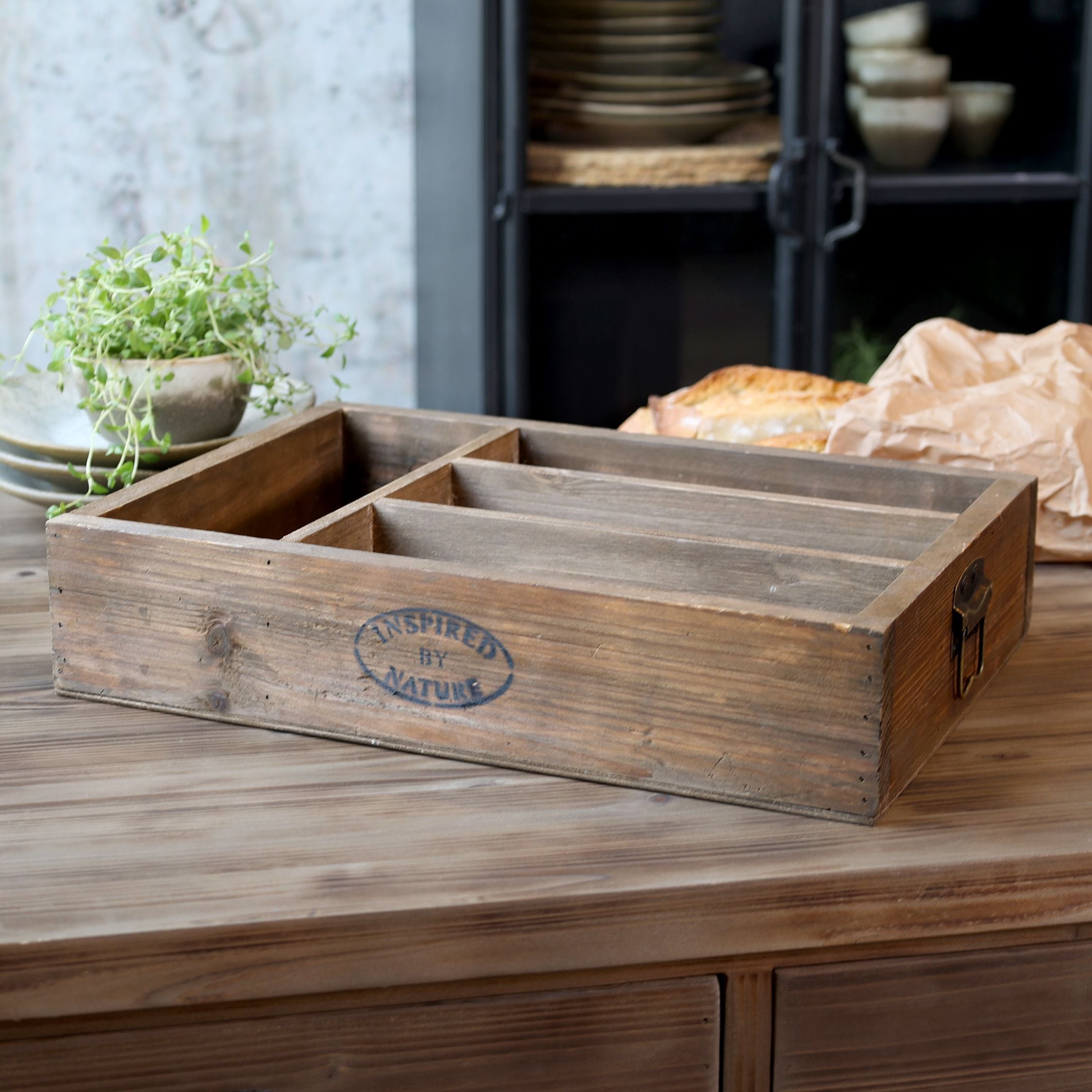 Box na příbory se 4 přihrádkami z borovicového dřeva Nature – 40*27*8,5 cm Chic Antique Box na příbory se 4 přihrádkami z borovicového dřeva Nature – 40*27*8,5 cm Chic Antique
