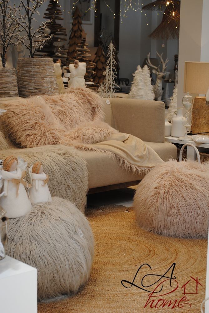 Růžový chlupatý pouf Yetty - Ø 55*55 cm J-Line by Jolipa Růžový chlupatý pouf Yetty - Ø 55*55 cm J-Line by Jolipa