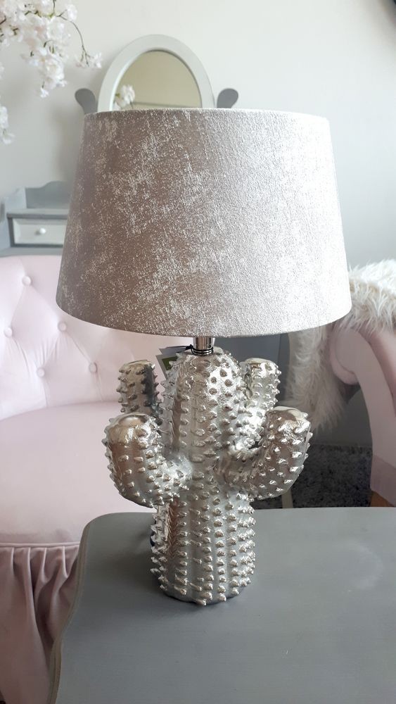 Stříbrná kovová stolní lampa Cactus -Ø 25*43 cm/ E27 Colmore by Diga Stříbrná kovová stolní lampa Cactus -Ø 25*43 cm/ E27 Colmore by Diga