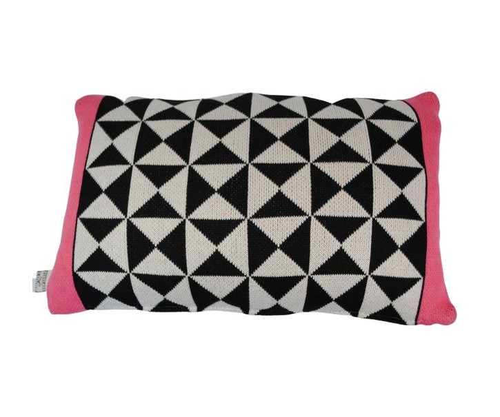 Černo-bílo- jahodový polštář Pyramid strawberry - 30*50cm Colmore by Diga
