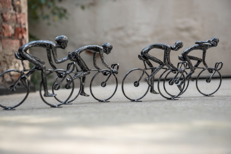6 ks kovových dekorativních sošek cyklistů závodníků - 21,5*8*18,5 cm J-Line by Jolipa 6 ks kovových dekorativních sošek cyklistů závodníků - 21,5*8*18,5 cm J-Line by Jolipa