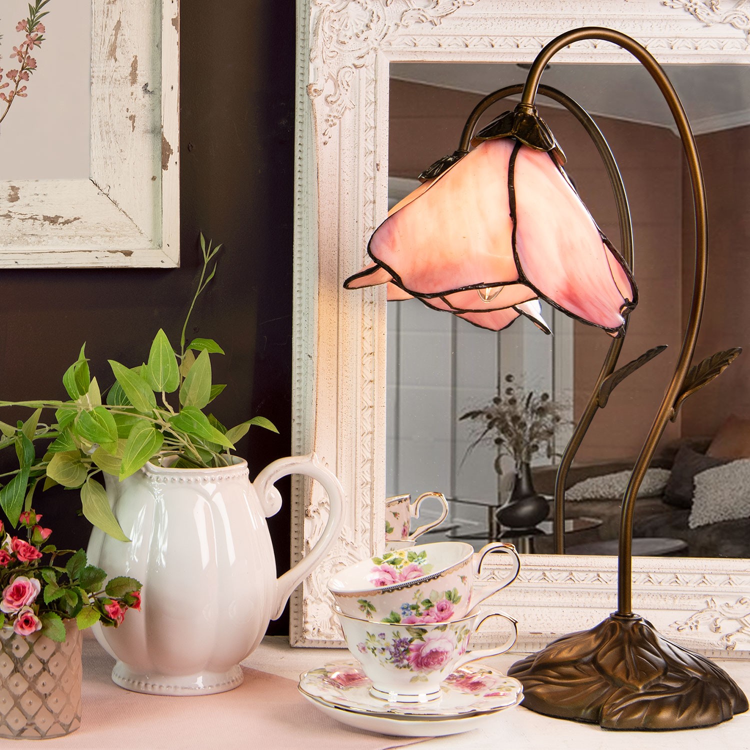 Stolní lampa Tiffany ve tvaru květu - Ø 31*48 cm/ E14/ 40W Clayre & Eef Stolní lampa Tiffany ve tvaru květu - Ø 31*48 cm/ E14/ 40W Clayre & Eef