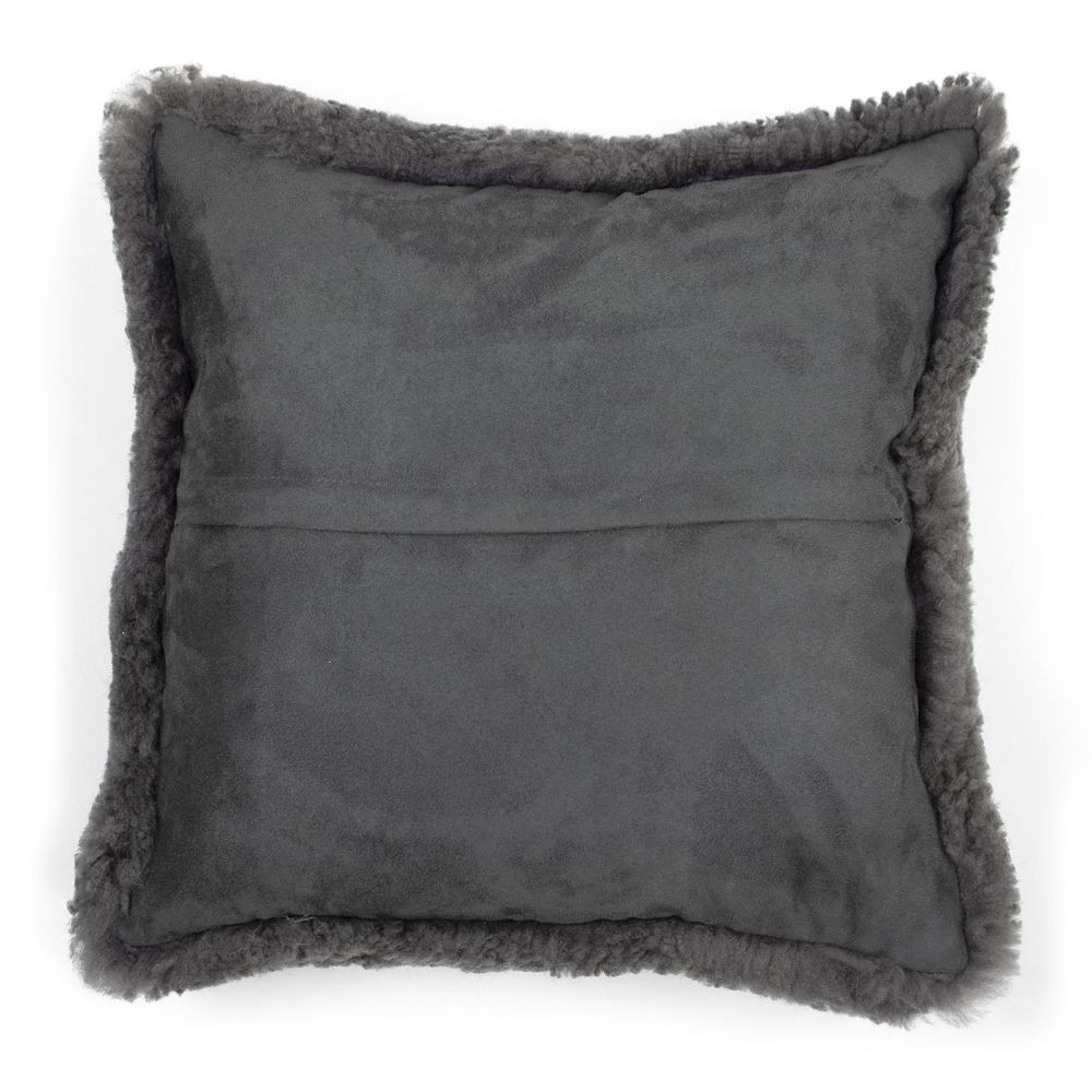 Šedý čtvercový polštář z ovčí kůže - 40*40*15cm Mars & More Šedý čtvercový polštář z ovčí kůže - 40*40*15cm Mars & More
