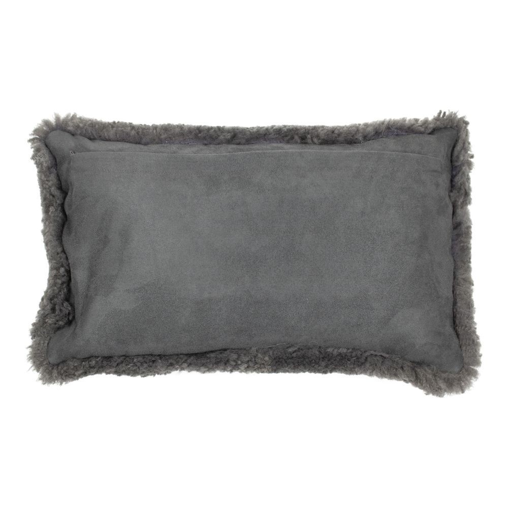 Šedý podlouhlý polštář z ovčí kůže - 50*30*15cm Mars & More Šedý podlouhlý polštář z ovčí kůže - 50*30*15cm Mars & More