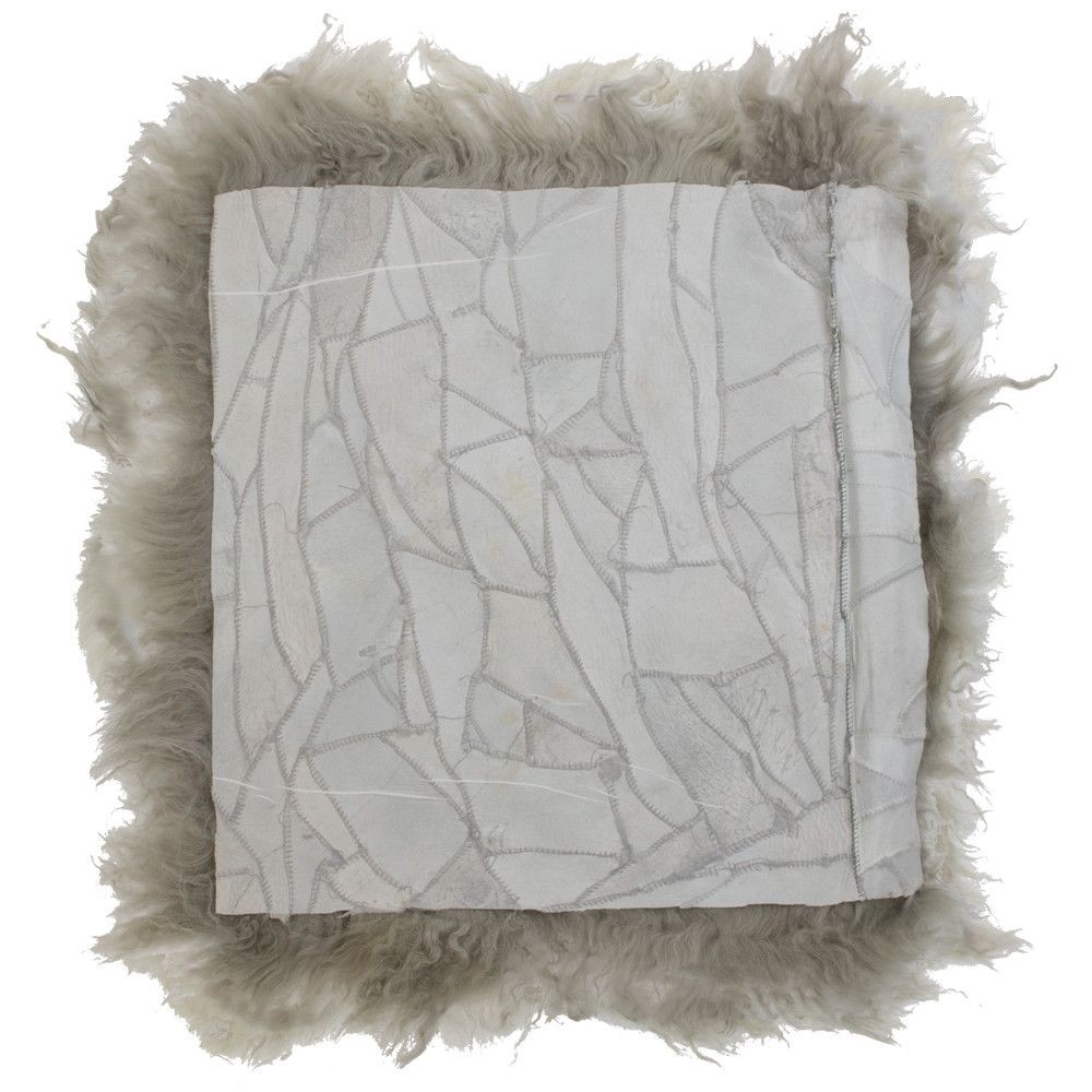 Kožený šedý podsedák dlouhý chlup Curly grey - 40*40*2cm Mars & More Kožený šedý podsedák dlouhý chlup Curly grey - 40*40*2cm Mars & More