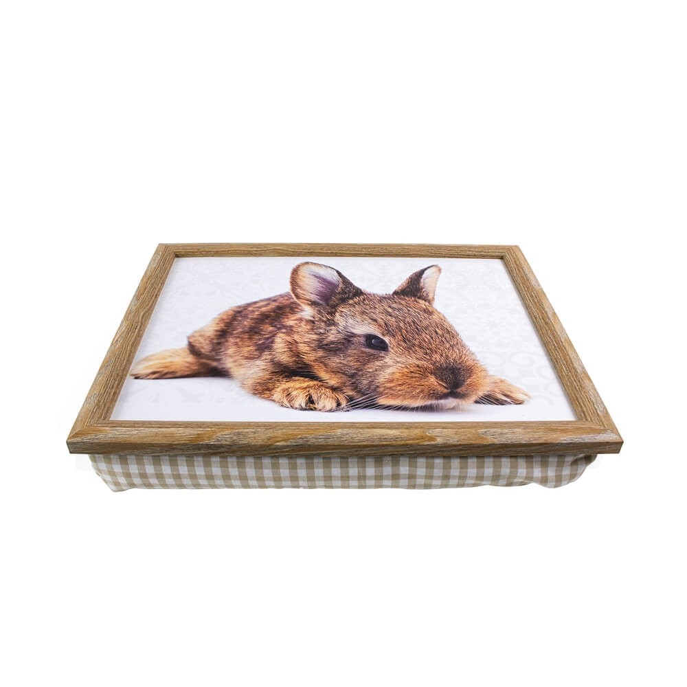 Podnos na nohy s motivem ležícího králíčka- 43*33*7cm Mars & More Podnos na nohy s motivem ležícího králíčka- 43*33*7cm Mars & More