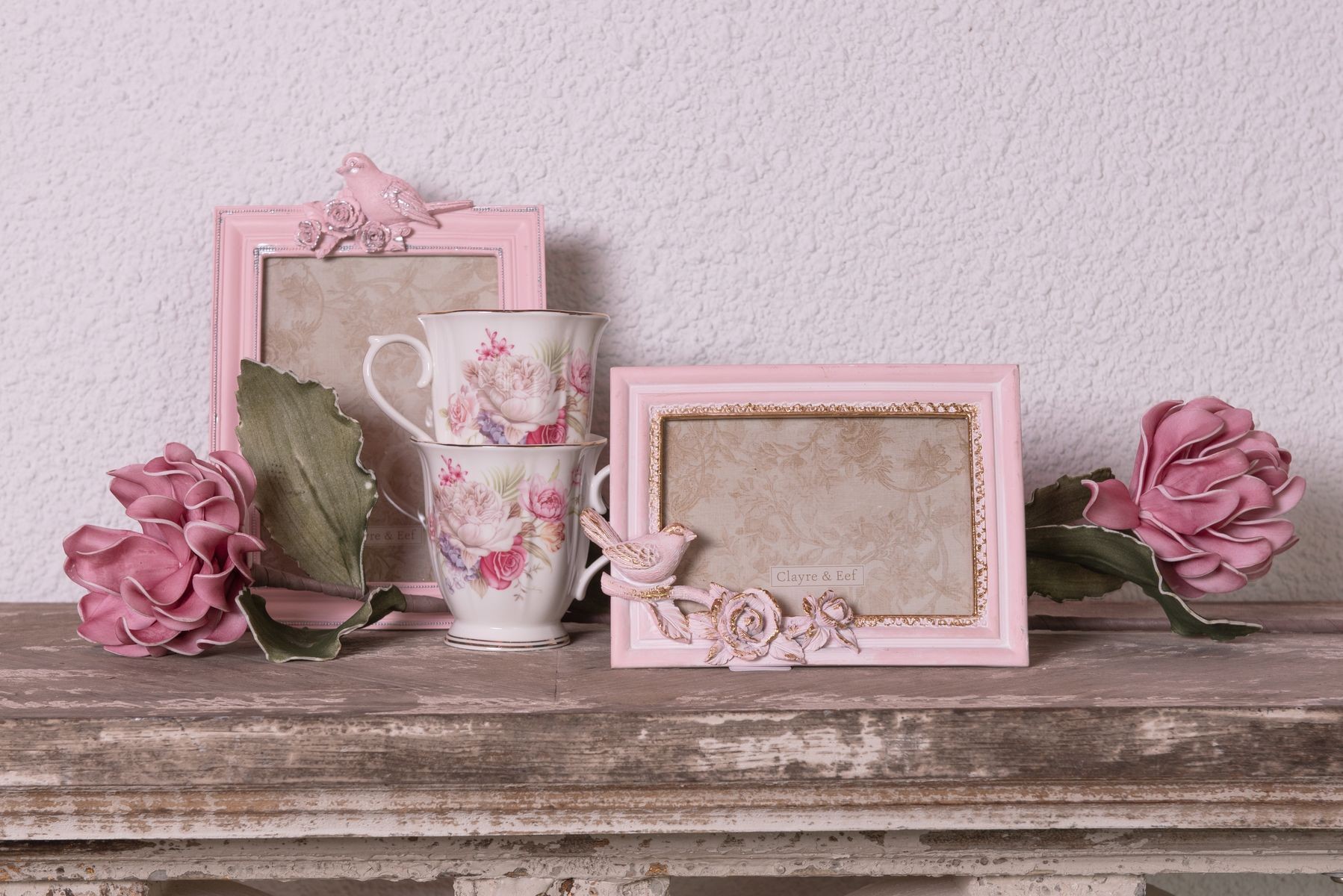 Vintage růžový fotorámeček s ptáčkem - 16*3*24 cm / 13*18 cm Clayre & Eef Vintage růžový fotorámeček s ptáčkem - 16*3*24 cm / 13*18 cm Clayre & Eef