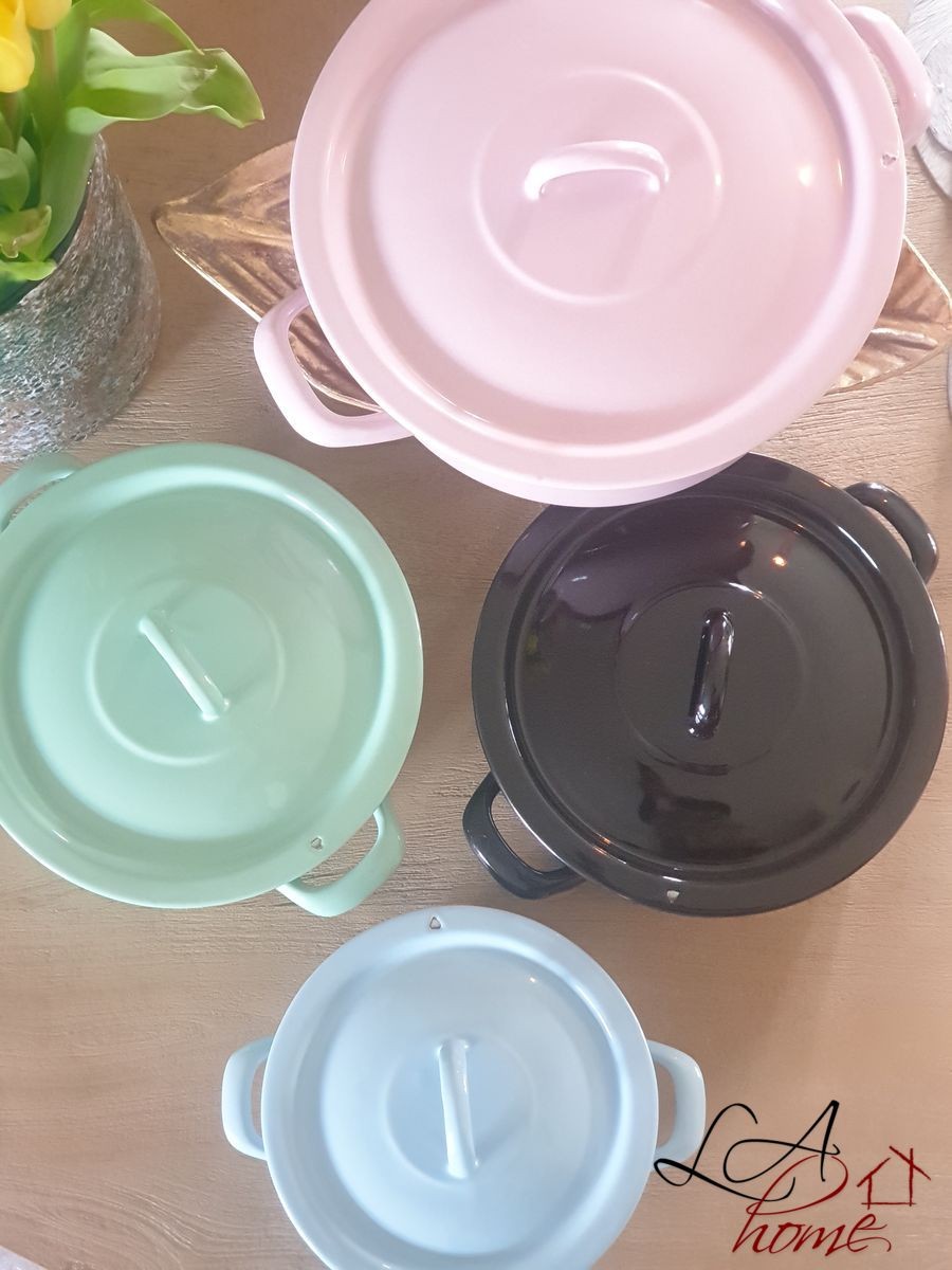 Černý smaltovaný kastrol s poklicí Blacck - Ø20cm - 2,8L Münder Email Černý smaltovaný kastrol s poklicí Blacck - Ø20cm - 2,8L Münder Email