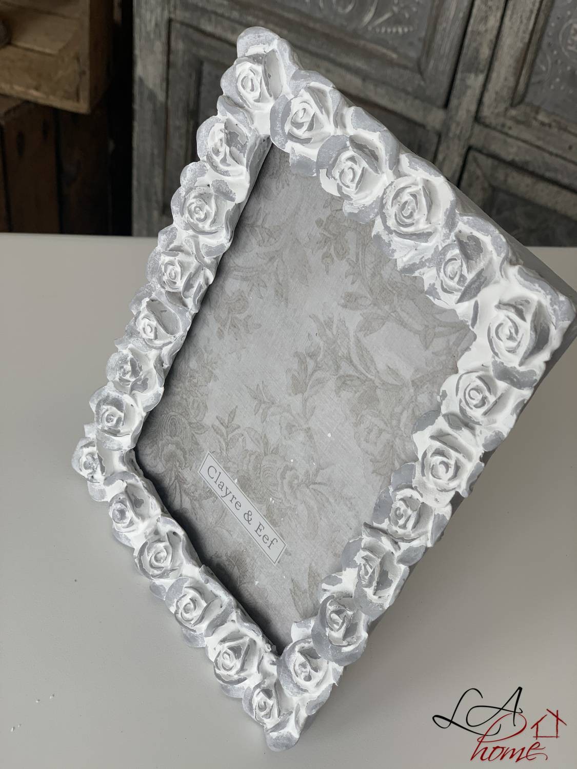 Vintage fotorámeček s růžičkami - 15*2*20 cm / 12*16 cm Clayre & Eef Vintage fotorámeček s růžičkami - 15*2*20 cm / 12*16 cm Clayre & Eef